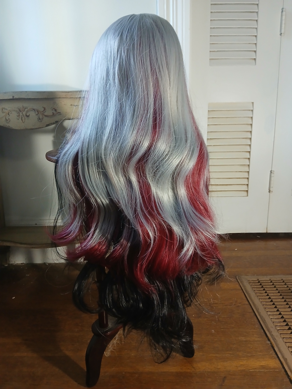 Long Wavy Silver, Red & Black Synthetic Wig — Elegant Tri-Color Style